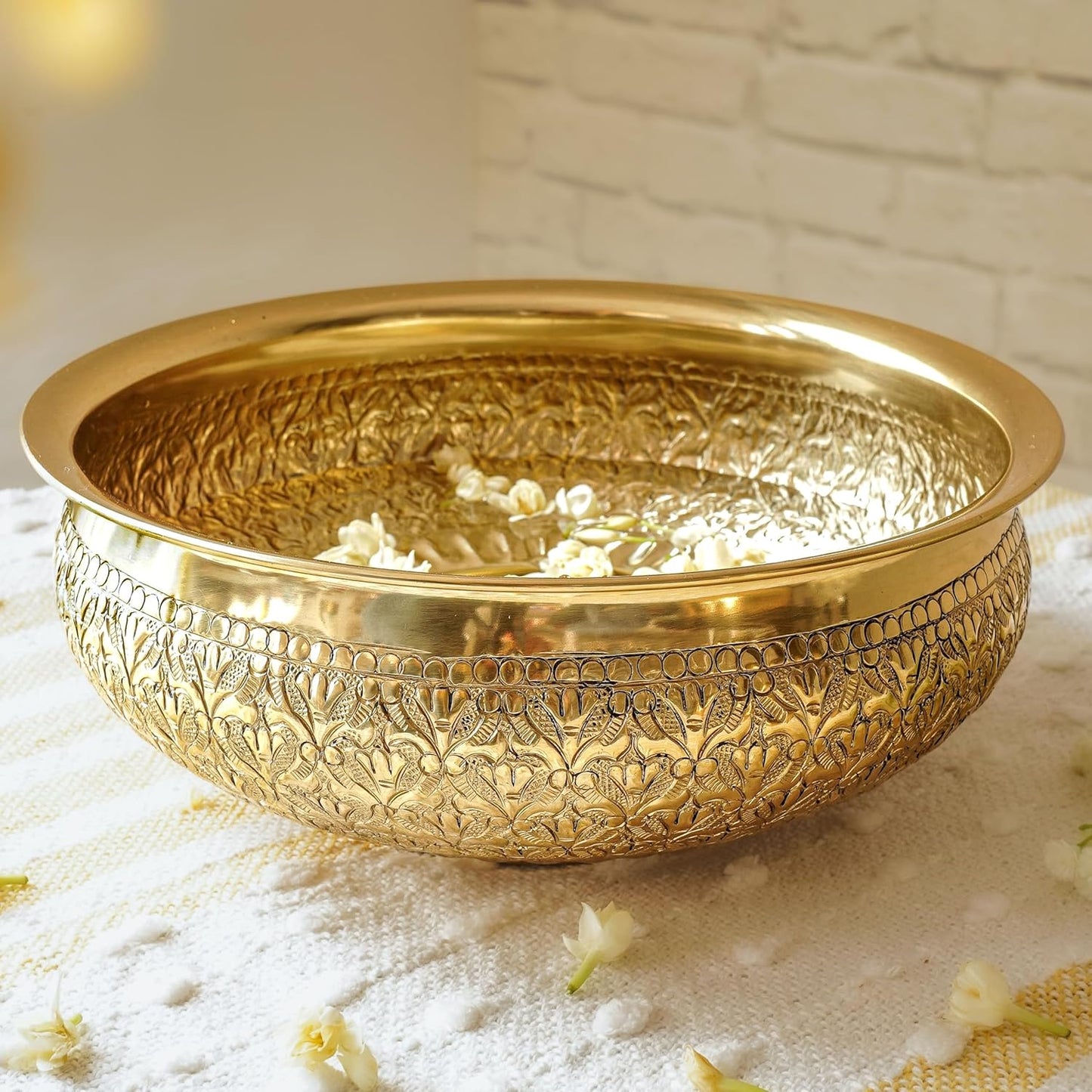 Luxeberry Classic Golden Aluminium Chitai Design 10" inch Urli | Navratri Durga Puja Indoor Center Table Flower Decorative Bowl | Urali for Haldi, Mehandi, Wedding Home Decor, Brass Finish 1Pc 1000 ml
